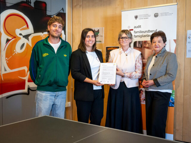 20260916_Verleihung Audit familienundberuf an Jugendzentrum Fly_Fabio Brucculeri_7